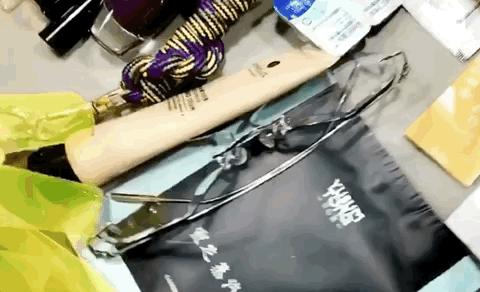 自拍照曝光秘密婚事，精明谨慎思被眼尖网友抓包