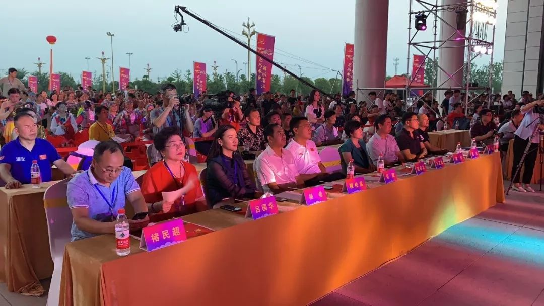 湖北潜江杨市广场舞,2019中国广场舞大赛荆州站