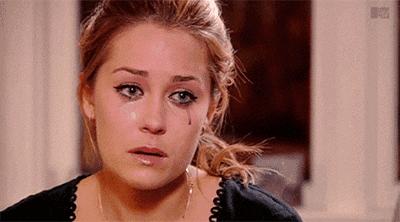 隆胸后躺着会平吗,隆胸后硅胶掉到肚子上