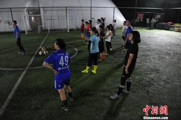 球场野玫瑰,野球场上