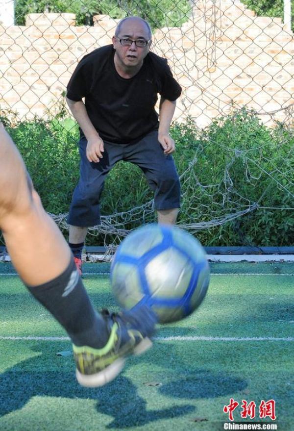 球场野玫瑰,野球场上