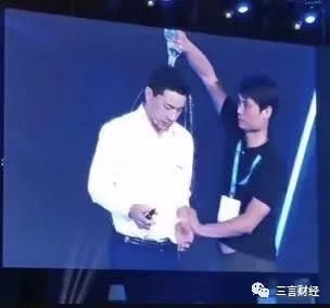 谁用水泼李彦宏,为啥有人拿水泼李彦宏