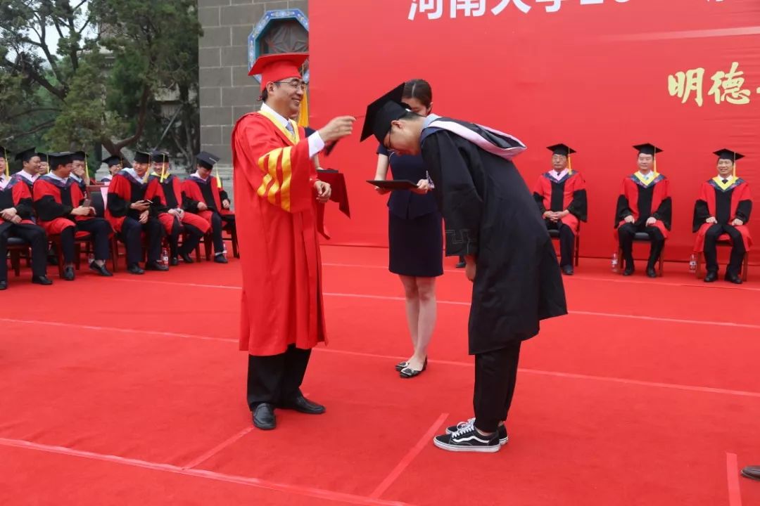 再见了我的大学央视纪录片,再见了我的大学诗朗诵