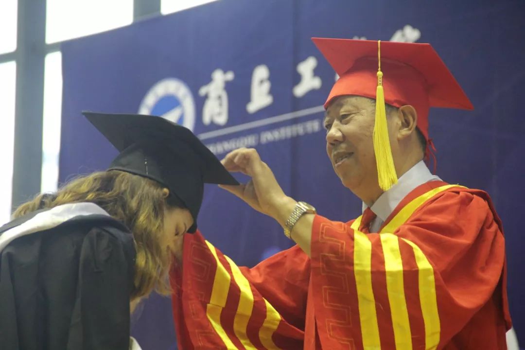 再见了我的大学央视纪录片,再见了我的大学诗朗诵