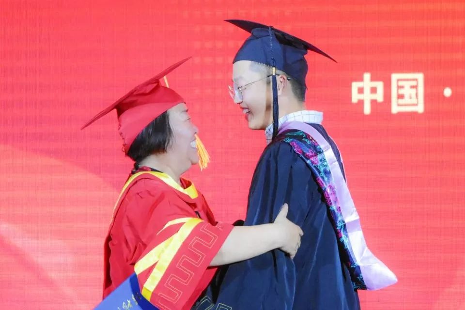 再见了我的大学央视纪录片,再见了我的大学诗朗诵