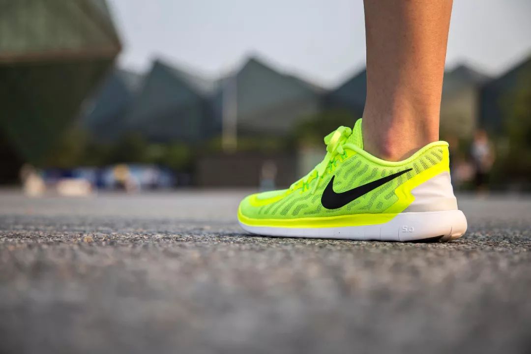 因为一面旗帜，耐克又被“爱国”带进坑