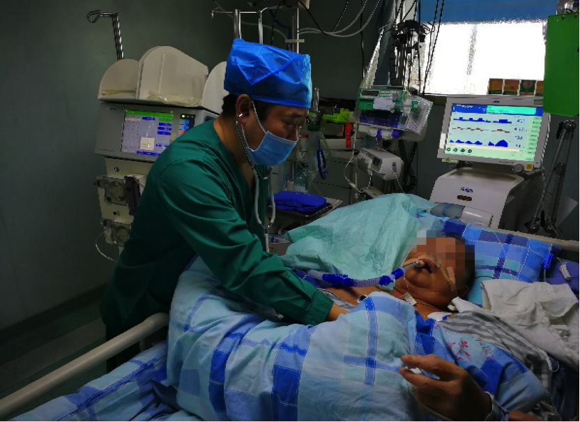 医生，我喝假酒中毒了！医生：接着喝！喝50度的！