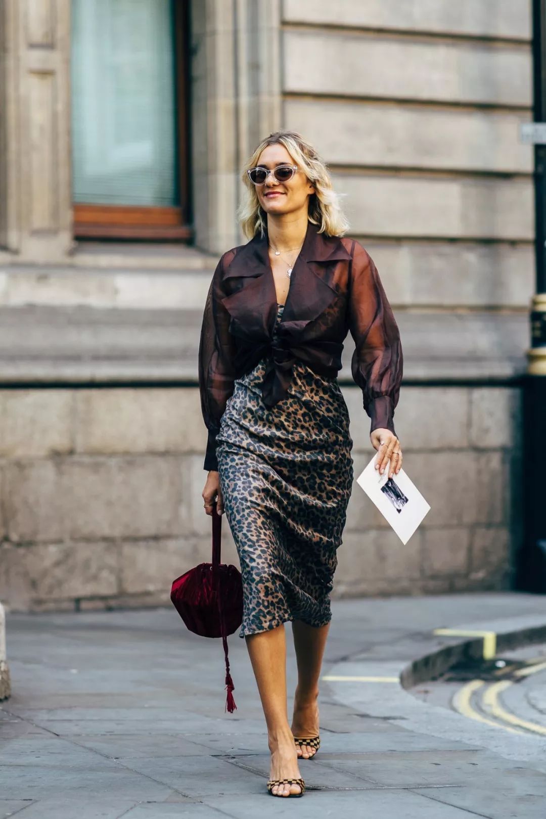 豹纹怎么穿不俗气,豹纹怎么穿出高级感