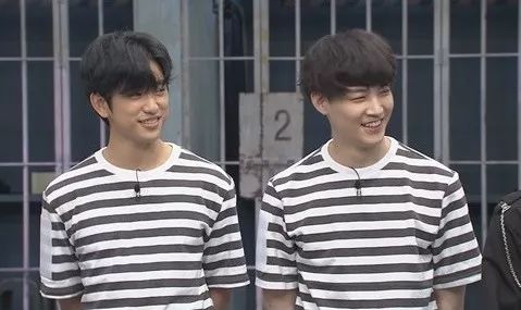 GOT7珍荣JB同框《傻瓜们的监狱生活》将于明日播出；金秀路与EXO成员KAI亲密合影，前后辈间满满的爱