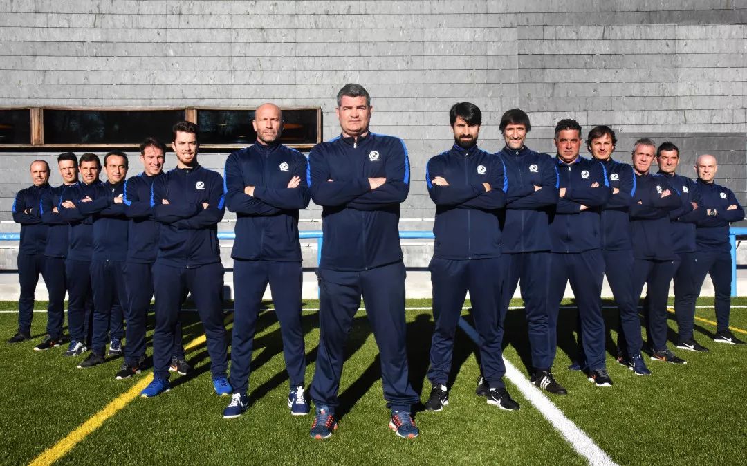 踢球拿冠军还能说两种外语，这所学校学生们的极限在哪里