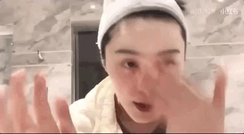 分手辟谣花式复出热度狂飙，2天演绎翻身大戏