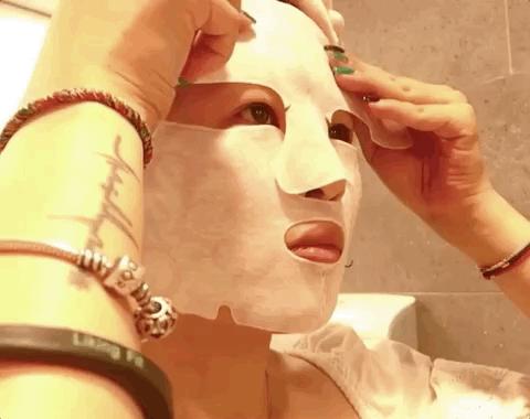 分手辟谣花式复出热度狂飙，2天演绎翻身大戏