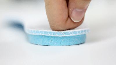 中国造了双变态小白鞋！狂虐20万次不皱！自带800散热孔，百元就搞定