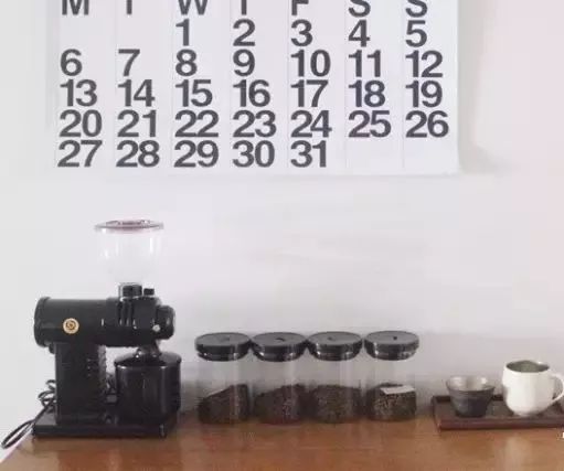 断舍离女人插画,断舍离收纳达人整理房间视频日本