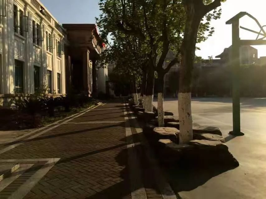 您好贵阳六中！65岁生日快乐