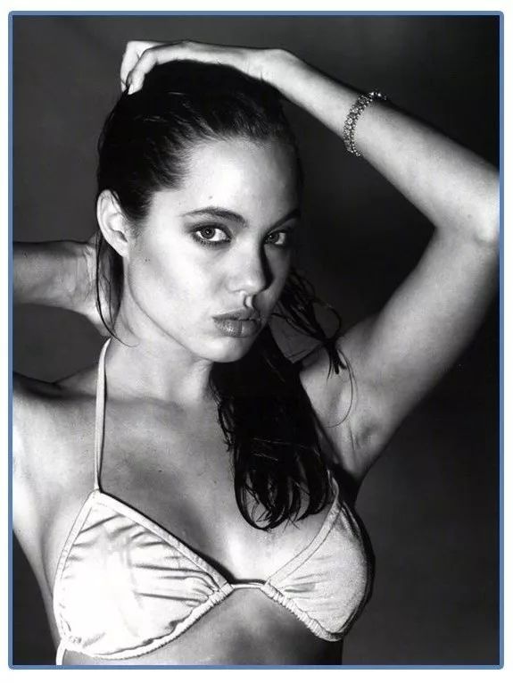 泫雅丰唇后颜值下跌？！但大家都爱这样的“香肠嘴”啊