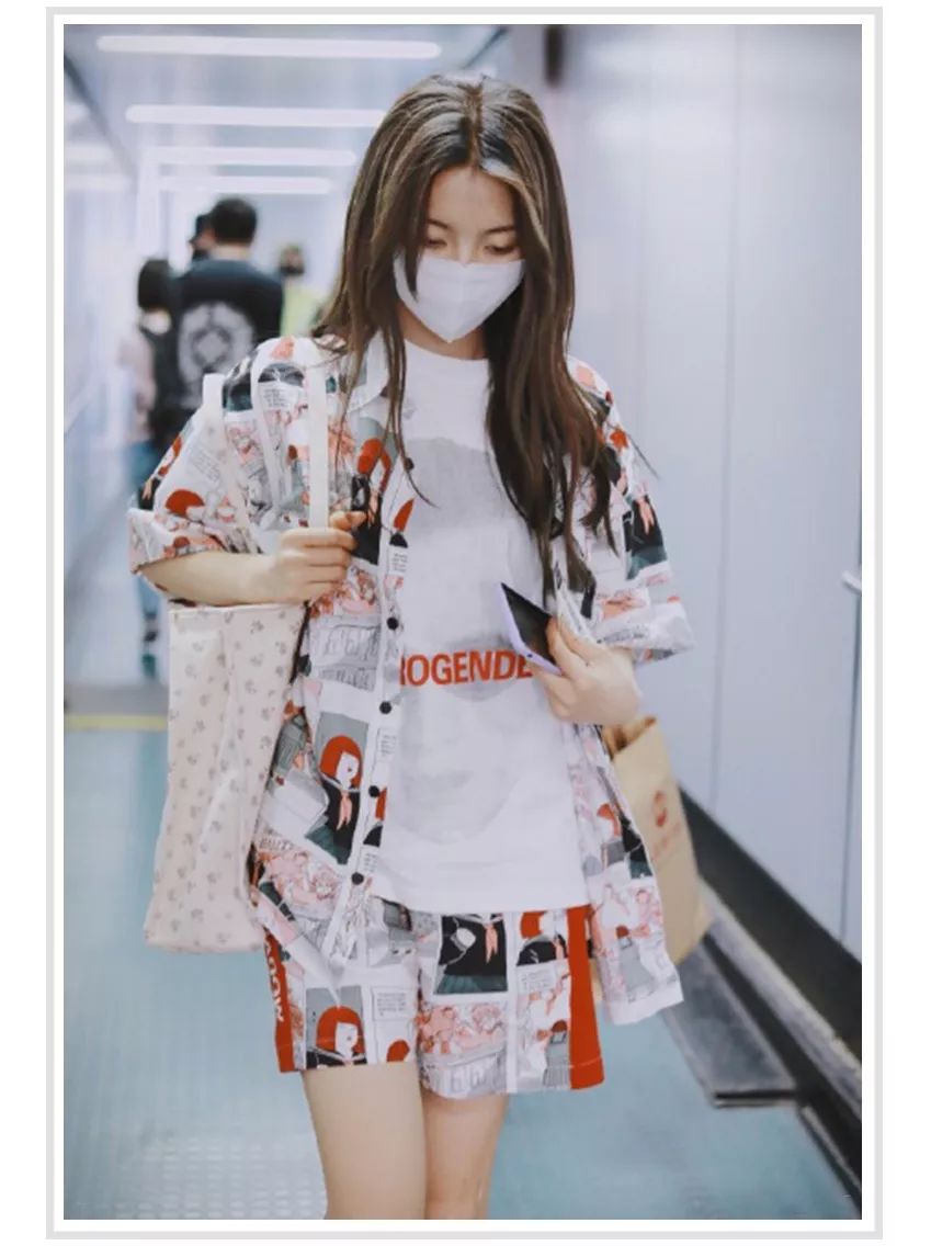 欧阳娜娜买的衣服,欧阳娜娜给张子枫用的什么化妆品