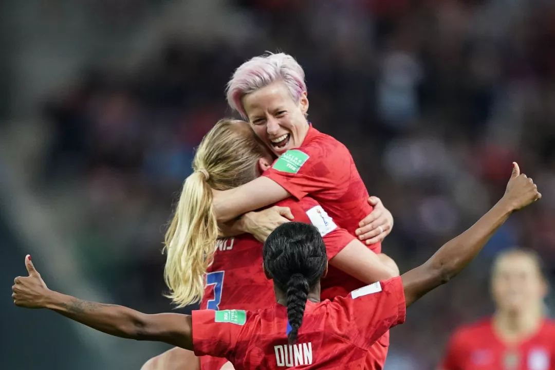 比起世界杯冠军，她们更希望获得和男人一样的权利