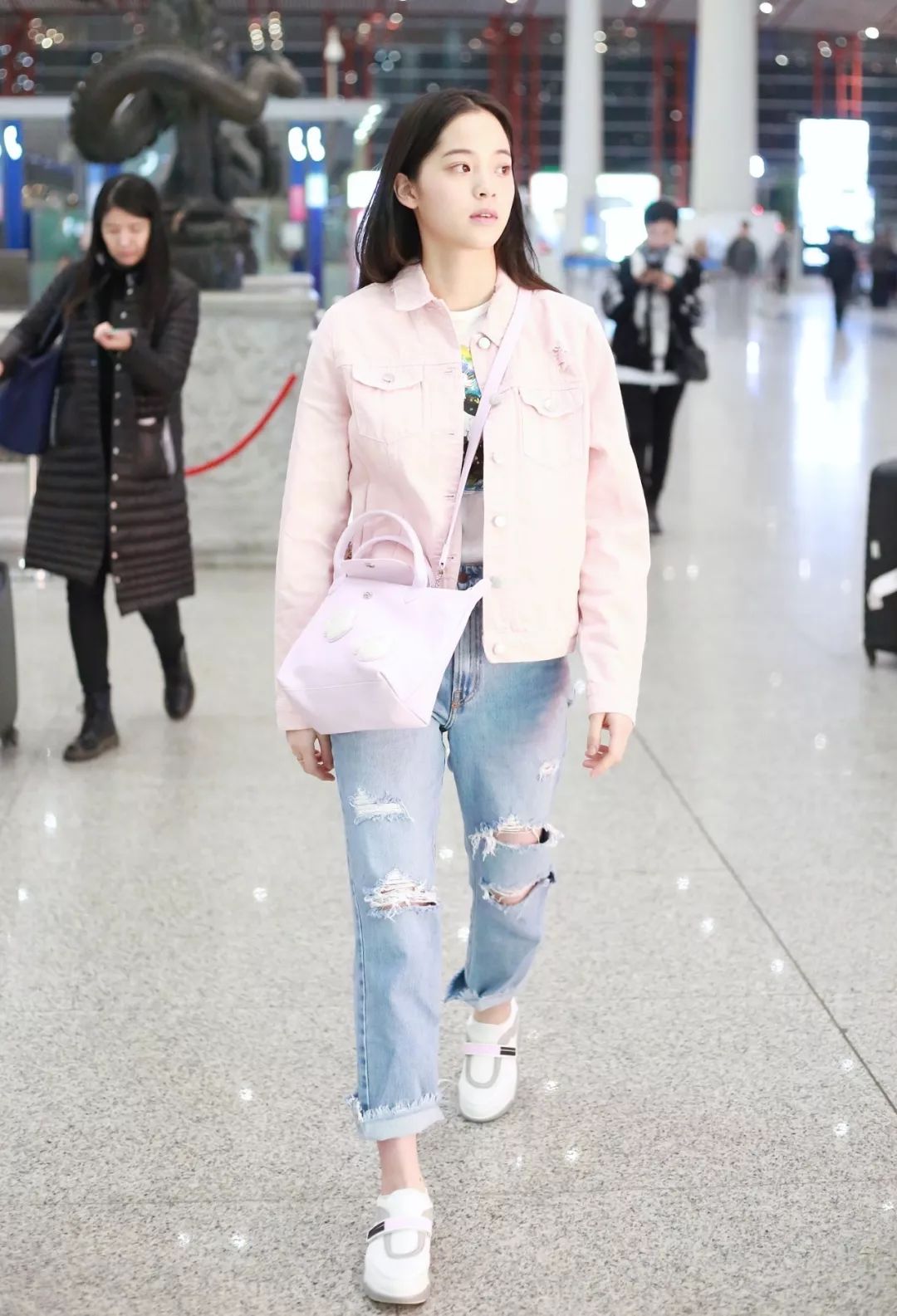 空调房里太冷怎么办,空调房太冷怎么办穿什么外套