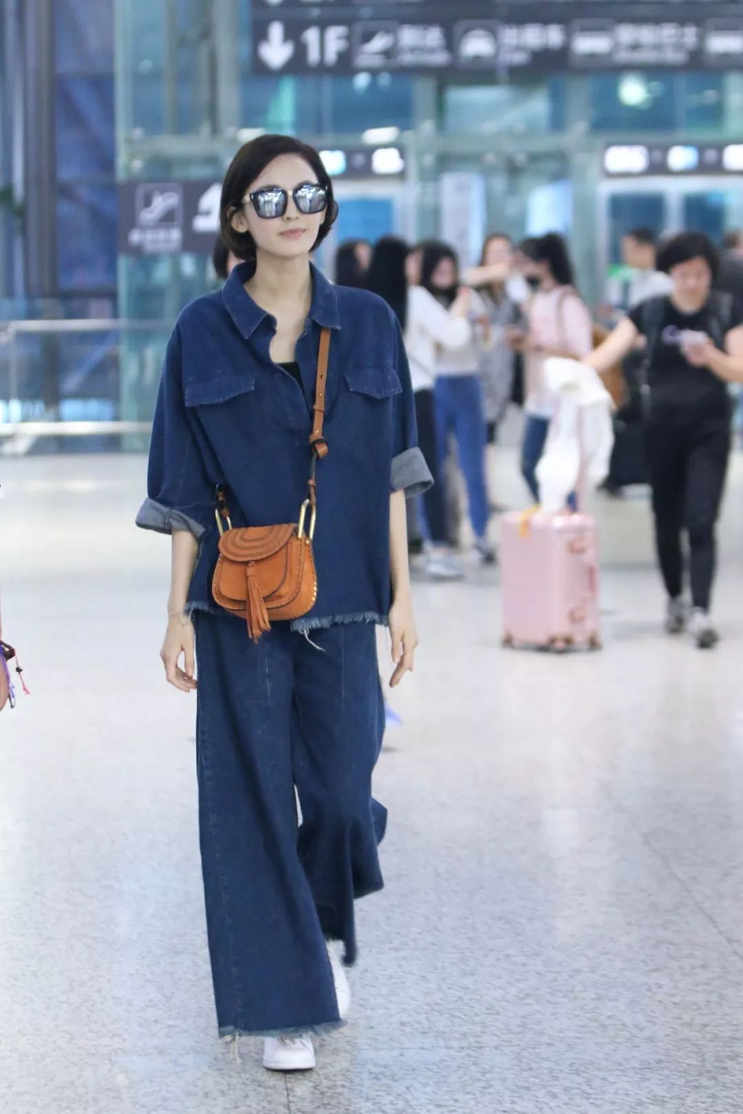 空调房里太冷怎么办,空调房太冷怎么办穿什么外套