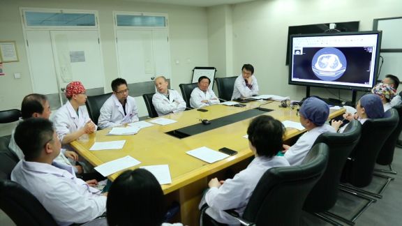 生命缘26岁姑娘长肿瘤,生命缘18岁女孩身患绝症