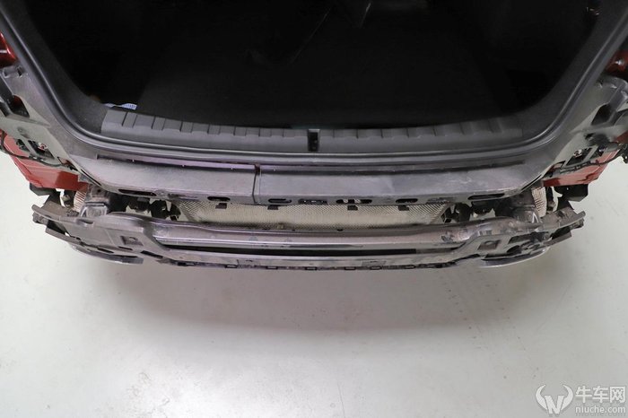 宝马3系大灯外壳拆解视频,宝马3系f35底盘拆解视频