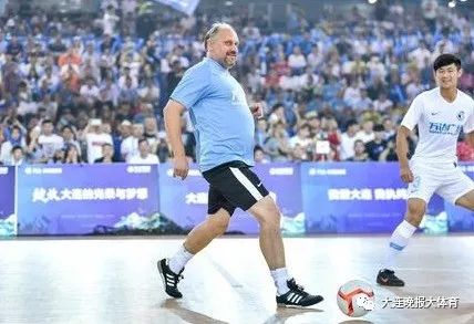 足球倾城,瓦瓦在大连踢球视频