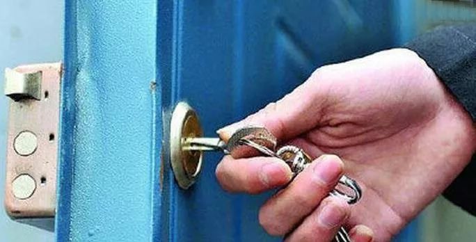 本市发生多起入室盗窃案电影片段,安徽滁州发生一起入室盗窃