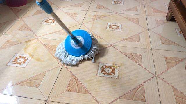 清水拖地怎么拖最好,清水拖地用什么方法最干净