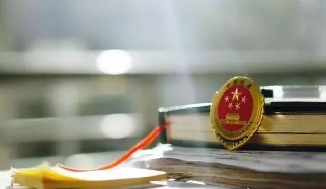 翻倒在“北京赛车”上的“疯狂四兄弟”