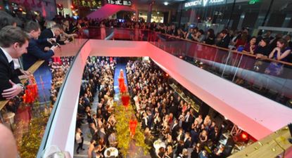 想知道2030年最值钱的购物中心什么样？全球商业地产老大URW搞了家AI服装店.....