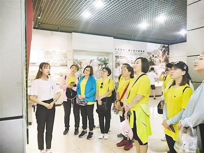 在火热实践中贡献青年力量,在火热的社会实践中绽放青春