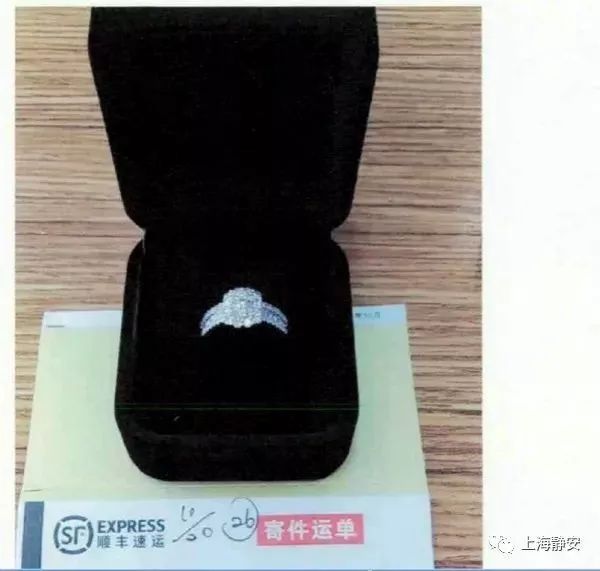 静安00后“女土豪”微店疯狂网购，竟不花一分钱