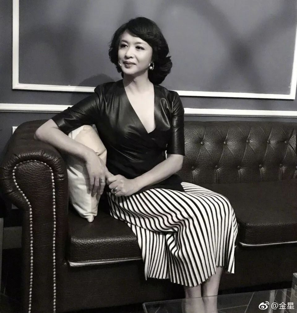 她28岁变性，父亲被嘲笑“这是你儿子还是女儿？”，一句话回应暖哭了...