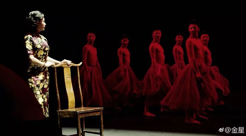 她28岁变性，父亲被嘲笑“这是你儿子还是女儿？”，一句话回应暖哭了...