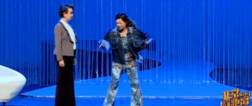 她28岁变性，父亲被嘲笑“这是你儿子还是女儿？”，一句话回应暖哭了...