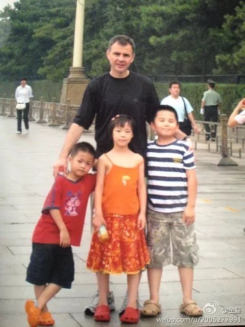 她28岁变性，父亲被嘲笑“这是你儿子还是女儿？”，一句话回应暖哭了...