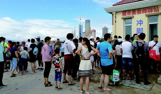 青岛第三海水浴场冲脚收费,青岛第二海水浴场冲脚池收费吗