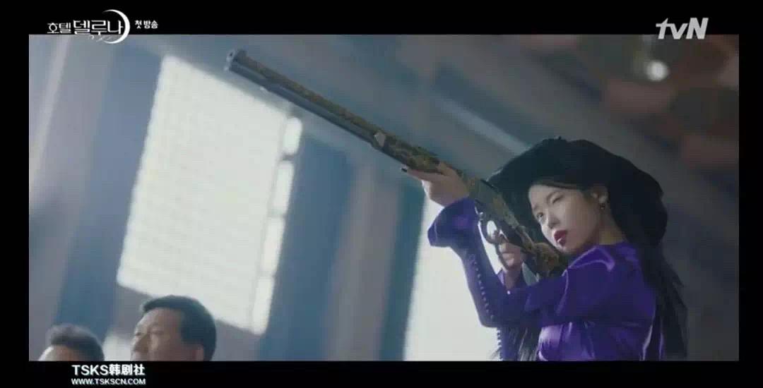 有钱、又美、还能撩帅哥，这个千年老妖精我嫉妒了