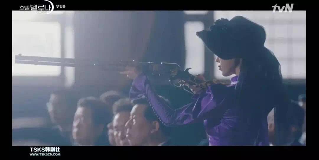 有钱、又美、还能撩帅哥，这个千年老妖精我嫉妒了