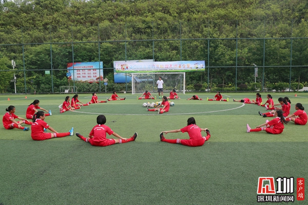 2019年龙岗区校园足球夏令营火热开营180名小将集训