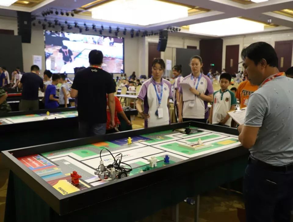 世界青少年机器人奥林匹克夏令营活动河北站在我市举办