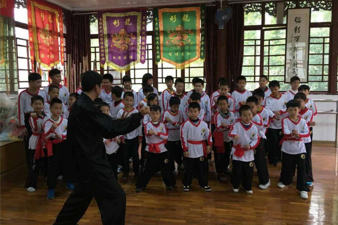 限时抢50节绘画启蒙课仅9.9元超值,全民抢票的活动