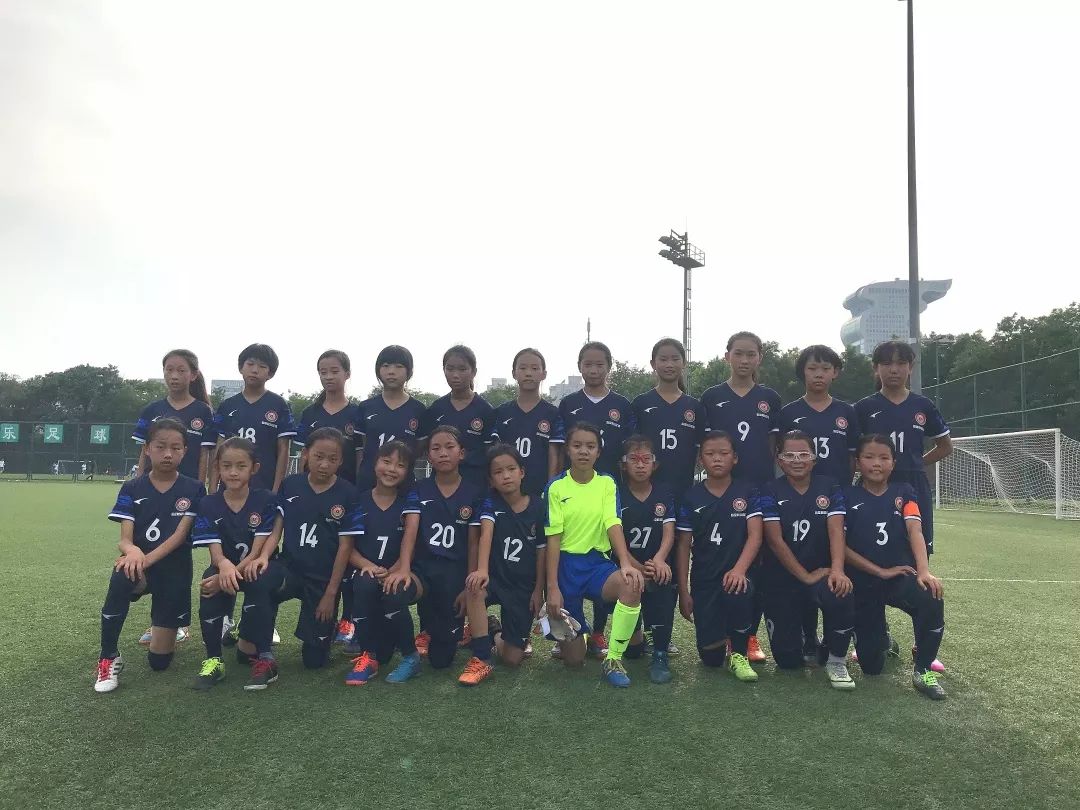 年轻足球小将第一次在一线队首秀,中国足球小将新援首秀