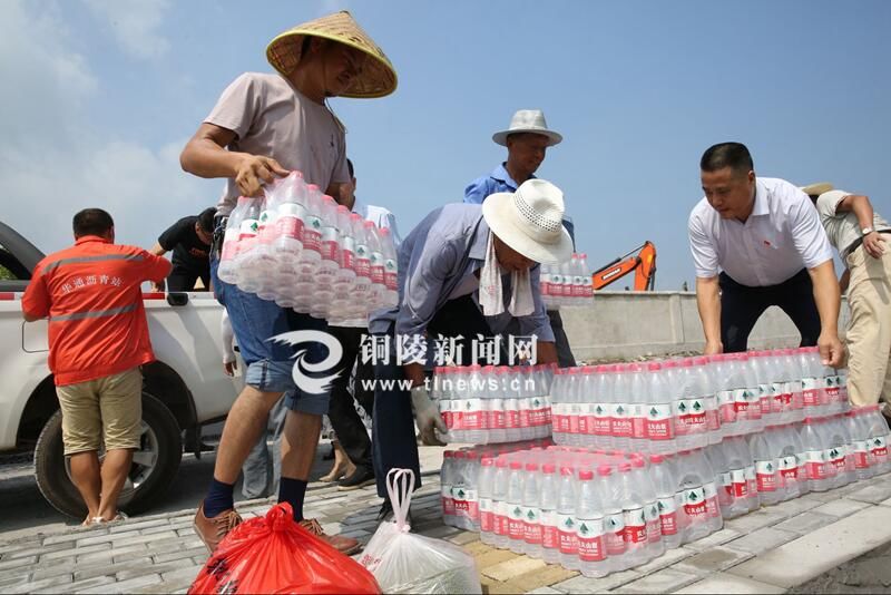 “在这里读懂铜陵”——我市两所幼儿园足球小将获“荣耀奖”