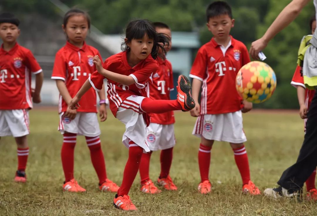 中国足球15岁到17岁的孩子的比赛,中国足球要从娃娃抓起谁提出的