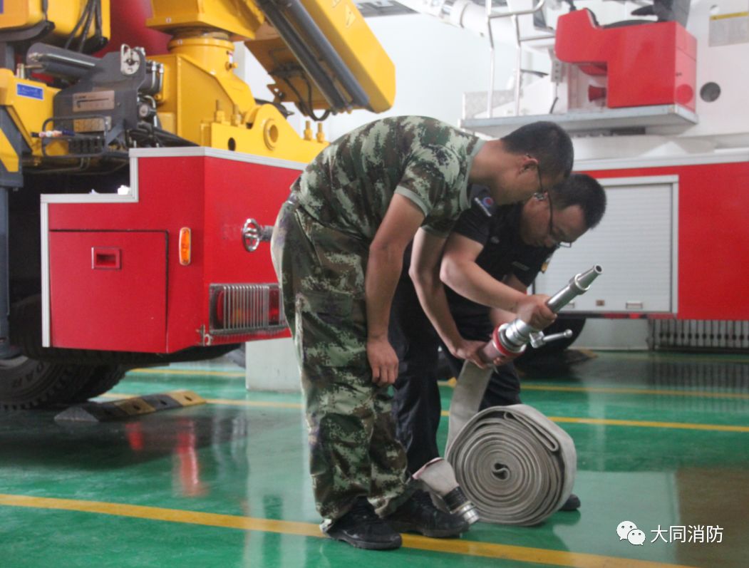 消防员干粉灭火器的使用步骤,消防员灭火器的正确使用方法