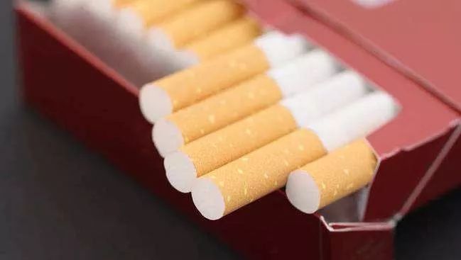 蔡英文“出访”随员*私走**香烟案持续发酵