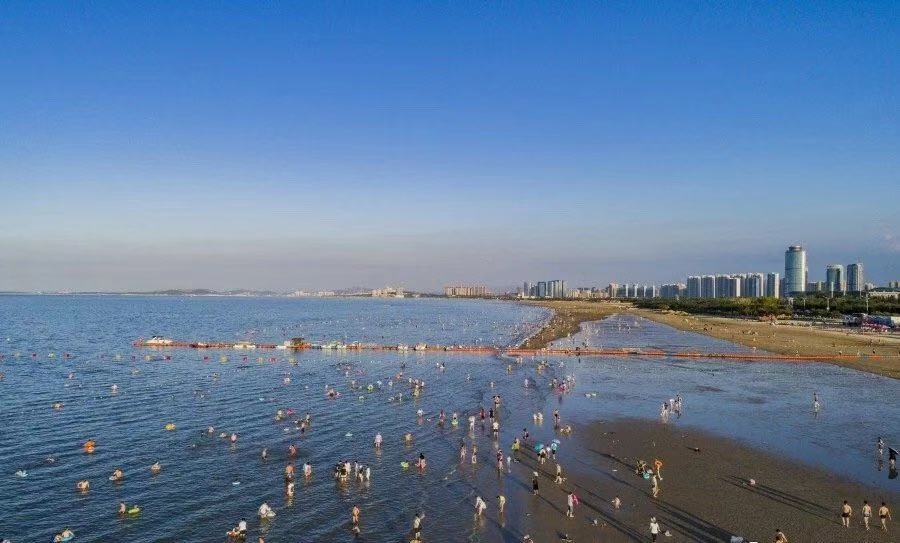 对烟台人来说，不洗海澡（xiajiaozi）就不算过夏天