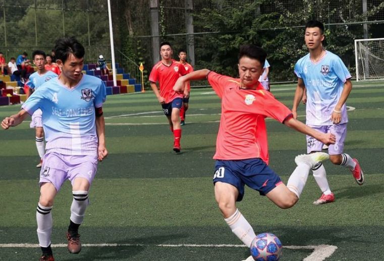 西安14名高中生自办业余足球赛为帮患病的好友完成心愿